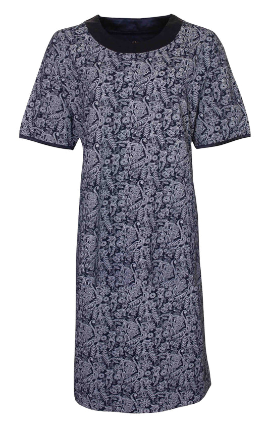Blauw dames nachthemd met korte mouwen en ronde hals, bedrukt met fijn grijs bloemen- en bladmotief