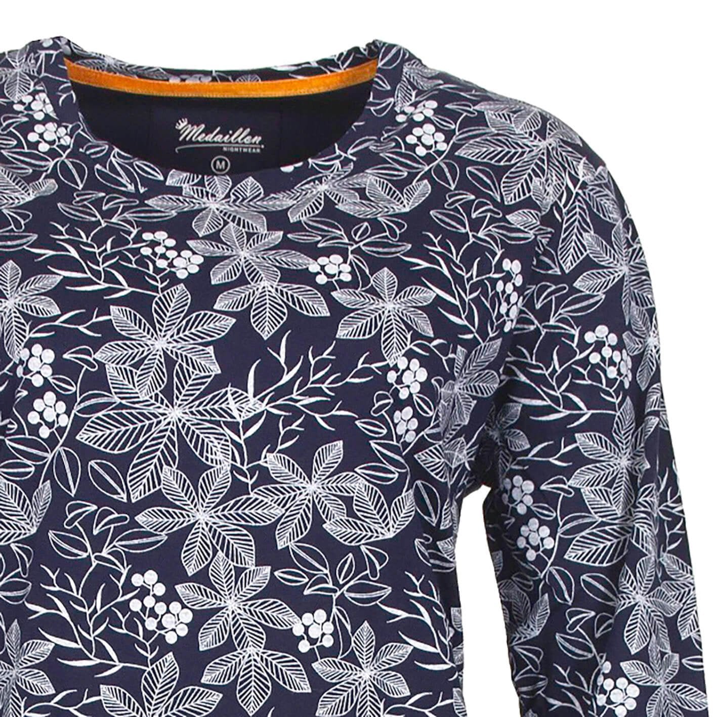 Donkerblauw nachthemd met witte bloemenprint, lange mouwen en ronde hals met polosluiting van Medaillon