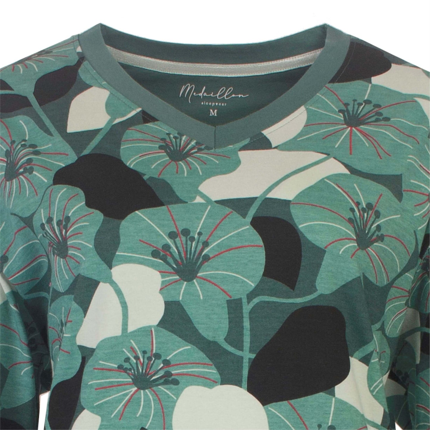 Groen dames nachthemd met een all-over bloemenprint in verschillende tinten groen, wit en zwart met rode accenten