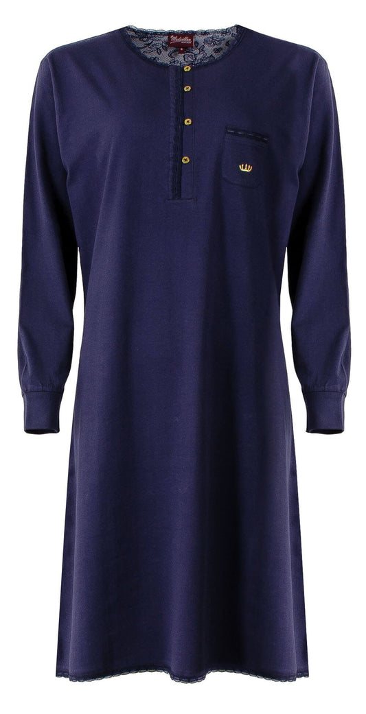 Donkerblauw lang nachthemd met lange mouwen, polo-sluiting, borstzakje met logo en kanten zoom.