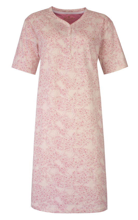 Roze nachthemd met korte mouwen en V-hals, versierd met een delicate roze bloemenprint over het hele kledingstuk.
