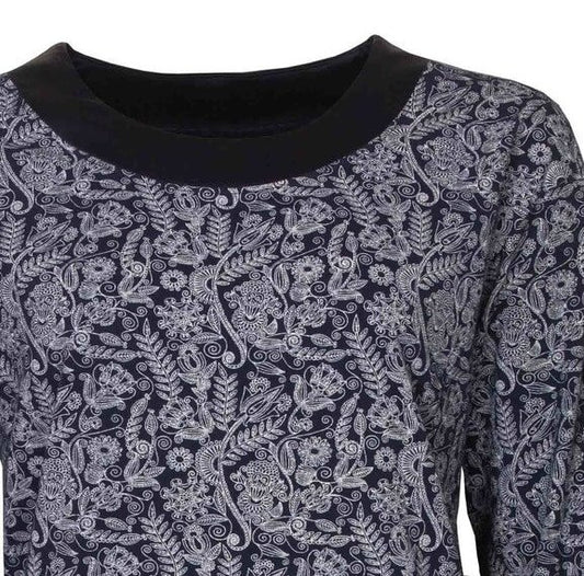 Blauwe dames pyjama top met witte bloemenprint, ronde hals en lange mouwen, gemaakt van katoen