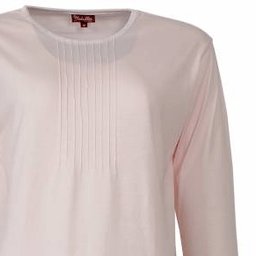 Lichtroze dames pyjama top met lange mouwen en subtiele verticale plooien op de voorkant