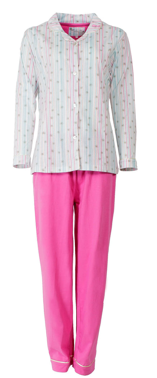 Dames pyjama met gestreepte top en roze broek. Top heeft bloemenpatroon en lange mouwen.