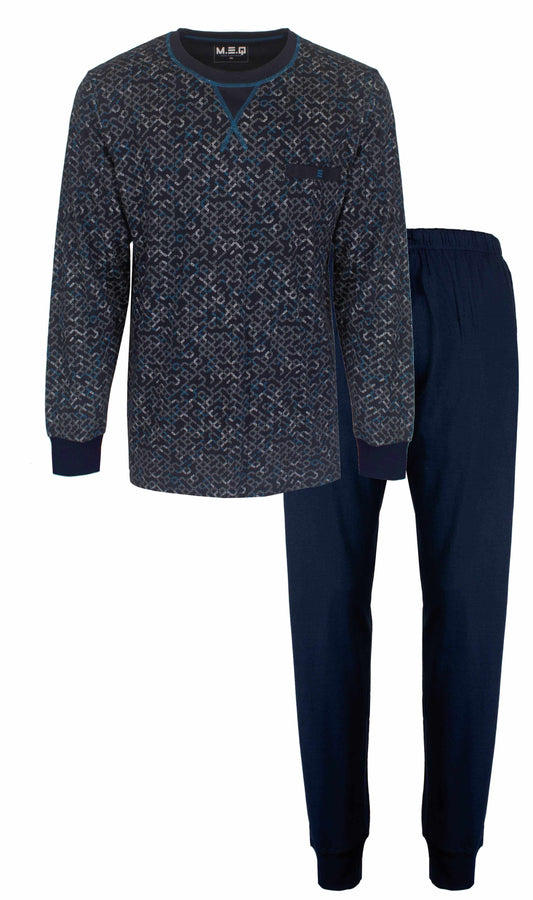 Blauwe herenpyjama met geprint dessin, lange mouwen en ronde hals. Bijpassende effen blauwe broek.