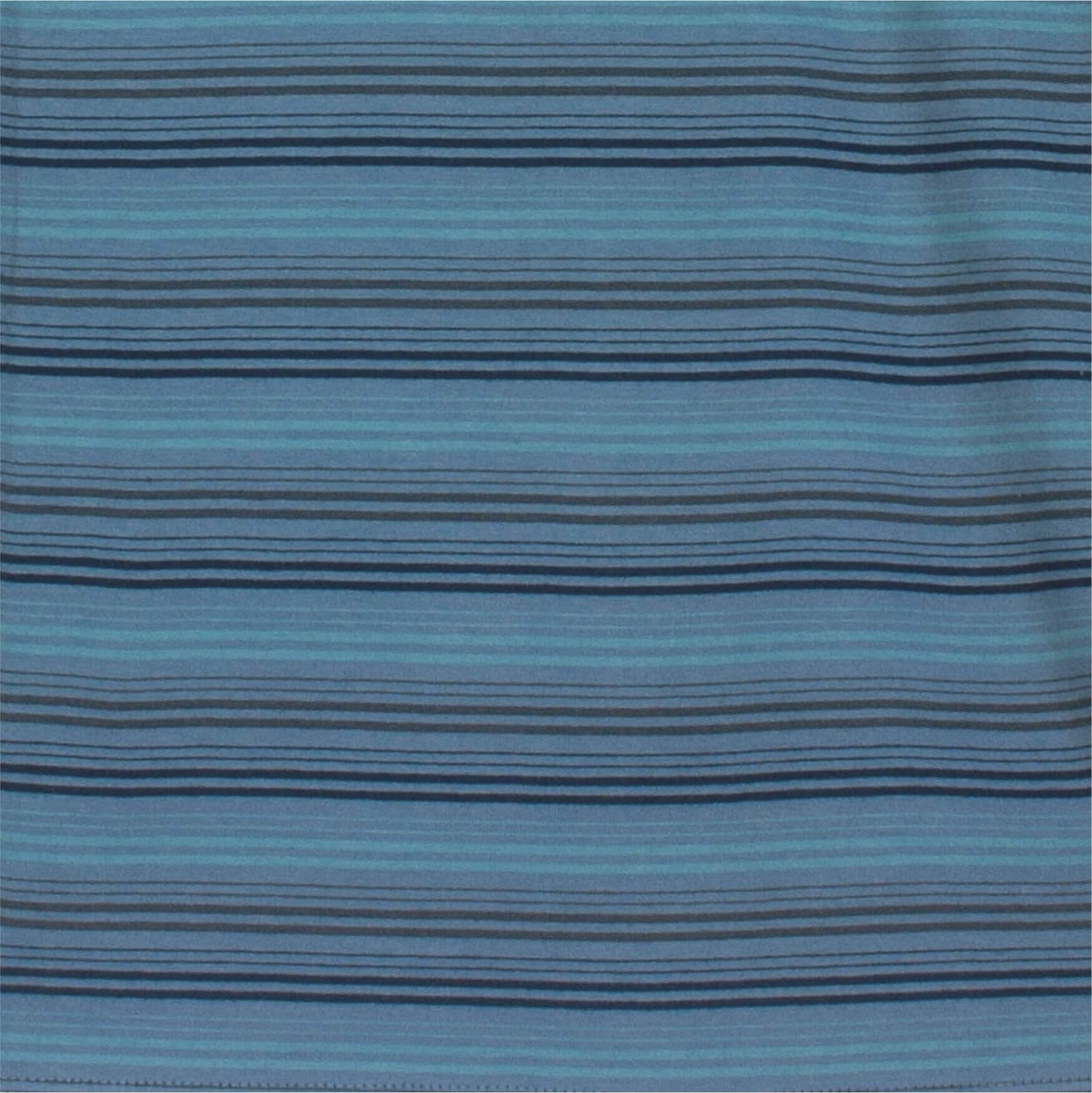 Gestreept patroon in verschillende tinten blauw, van lichtblauw tot donkerblauw, op een katoenen stof.