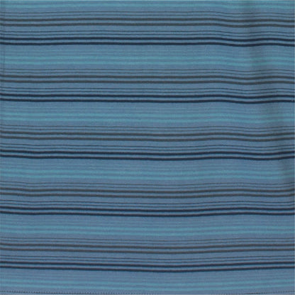 Gestreept patroon in verschillende tinten blauw, van lichtblauw tot donkerblauw, op een katoenen stof.