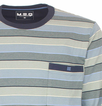 Gestreepte heren pyjama top in groen en blauw tinten met ronde hals en borstzakje, merk MEQ zichtbaar
