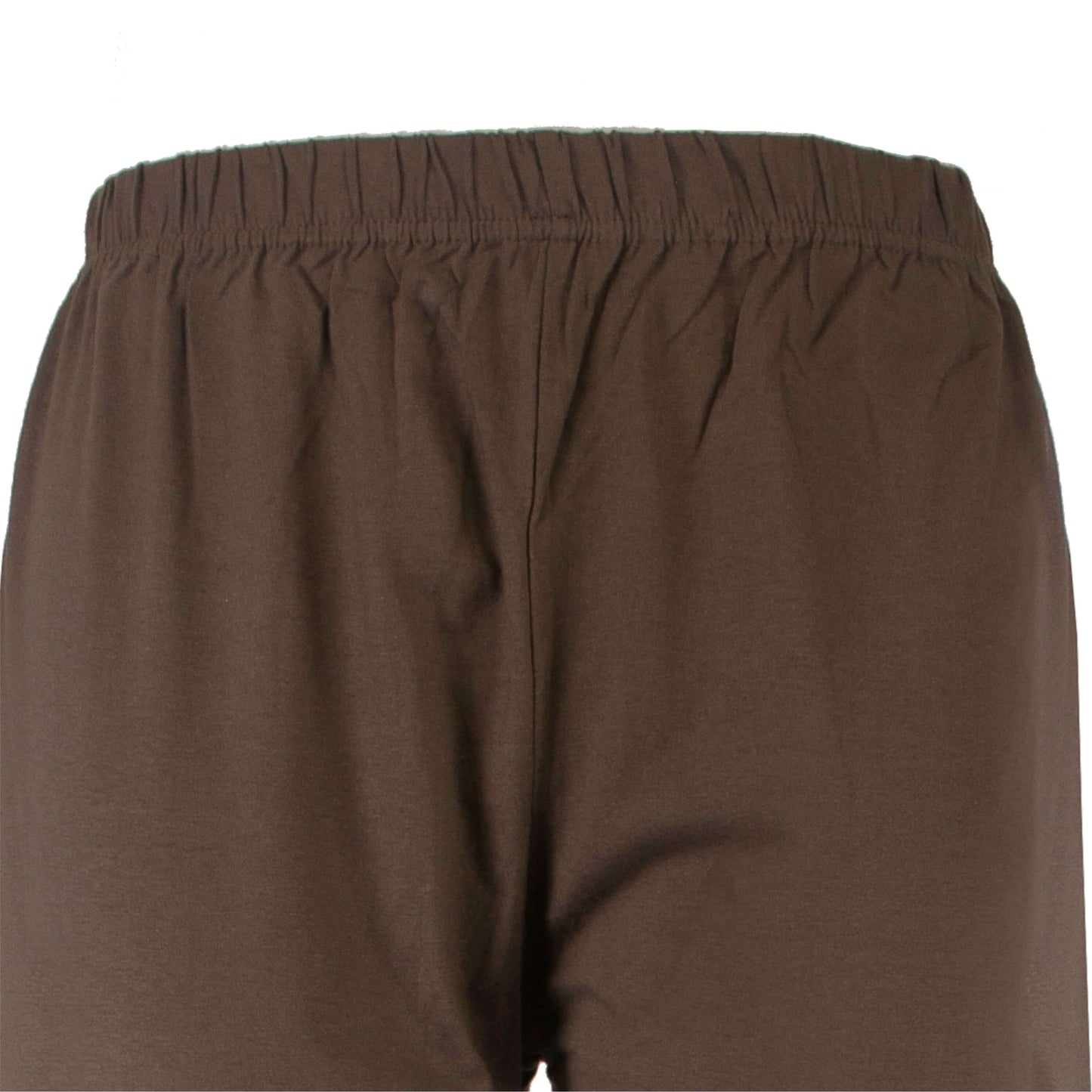 Close-up van een beige khaki pyjamabroek met elastische tailleband, gemaakt van 100% katoen.