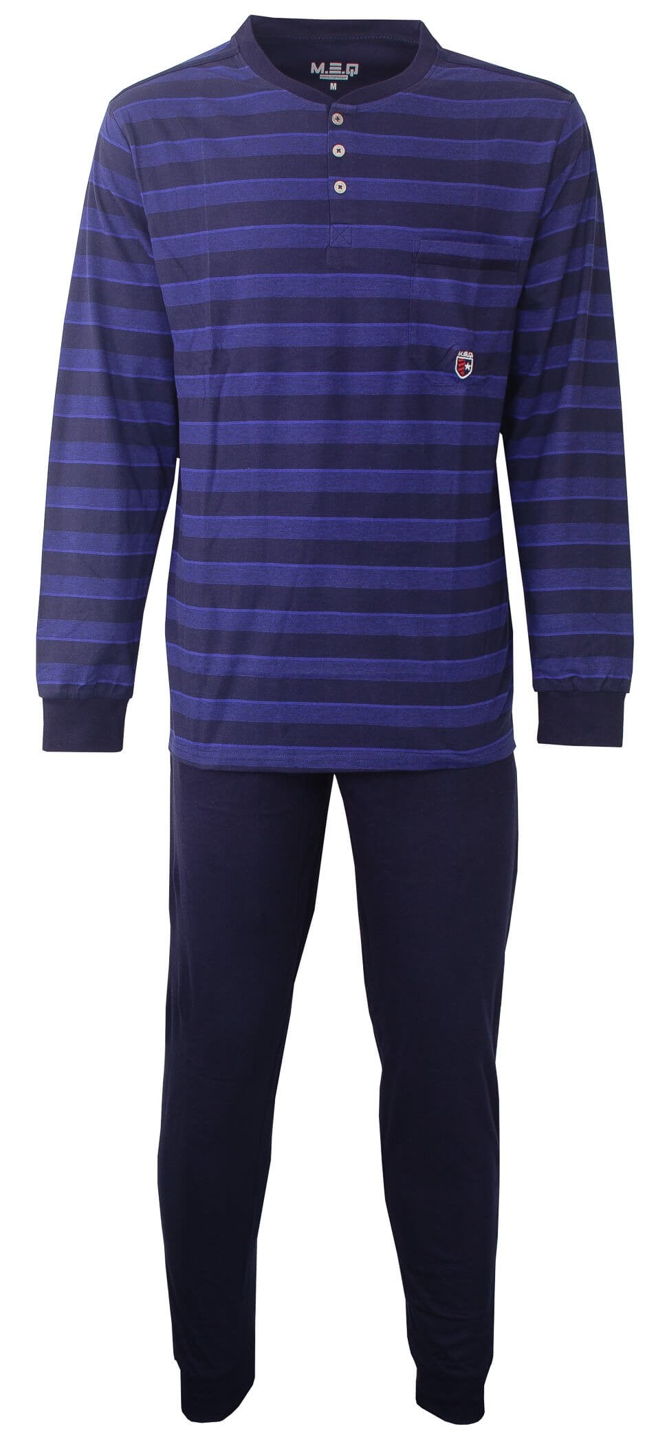 Blauwe gestreepte heren pyjama met lange mouwen en lange broek. Top heeft zakje met logo op de borst.