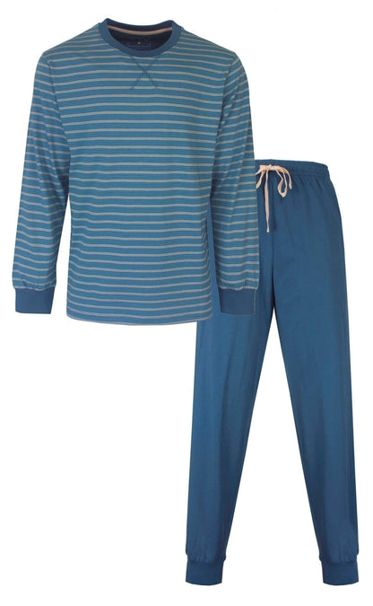 Blauwe heren pyjama met ronde hals en fijne strepen. Lange mouwen en bijpassende lange broek met trekkoord.
