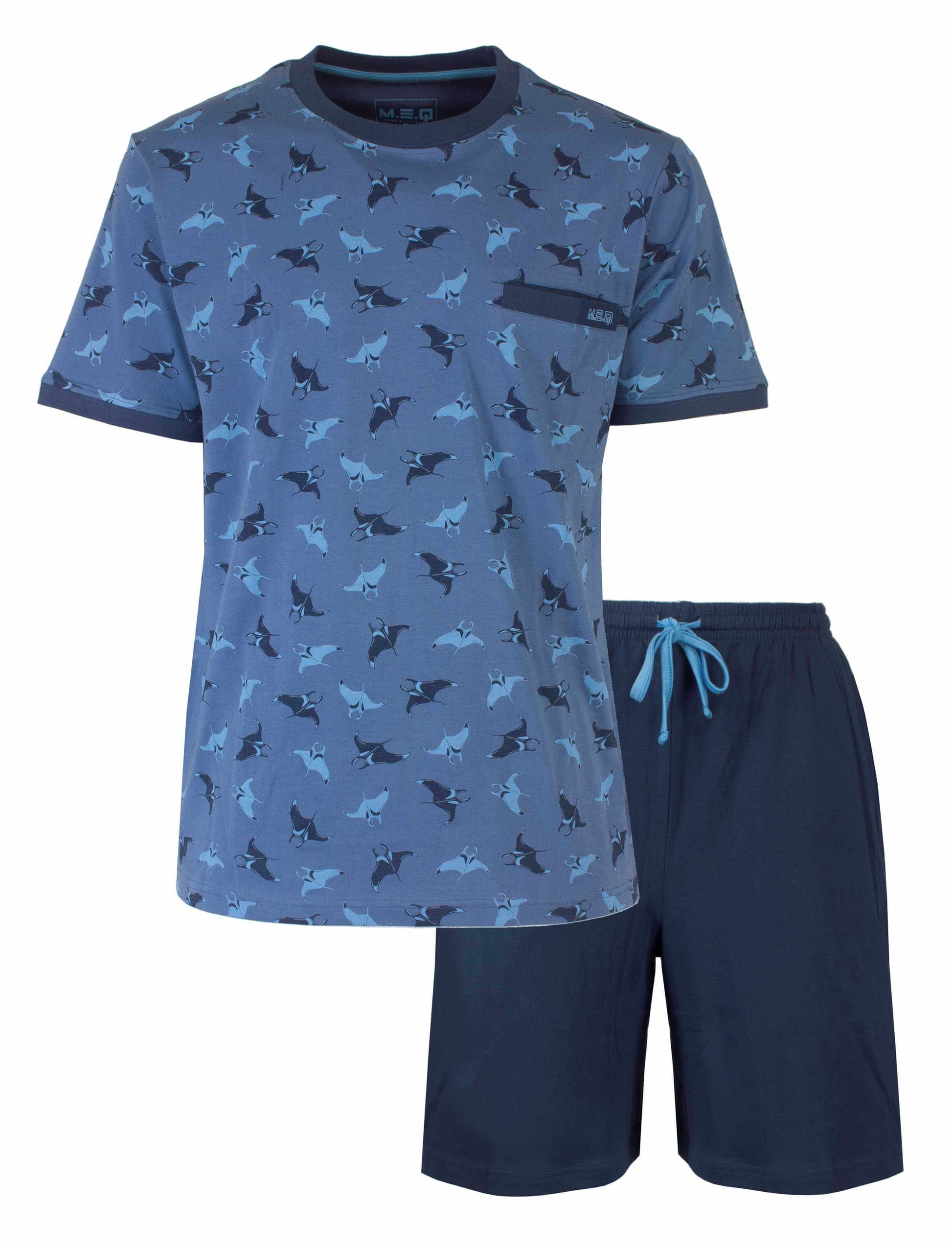 Lichtblauwe heren shortama met haaienprint. T-shirt met ronde hals en bijpassende donkerblauwe shorts.