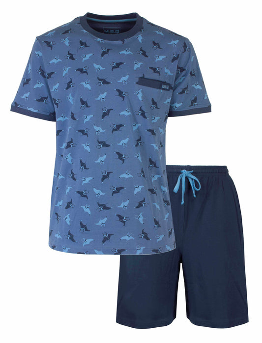 Lichtblauwe heren shortama met haaienprint. T-shirt met ronde hals en bijpassende donkerblauwe shorts.