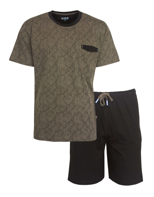 Bruine heren shortama met geometrisch patroon en zwarte shorts. T-shirt heeft korte mouwen en borstzakje.