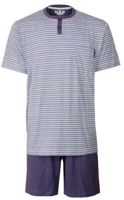 Gestreepte blauwe heren shortama set met korte mouwen en broek. Shirt heeft knoopsluiting en borstzakje.