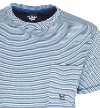 Lichtblauw gestreept M.E.Q. heren T-shirt met korte mouwen, ronde hals en borstzakje met geborduurd logo