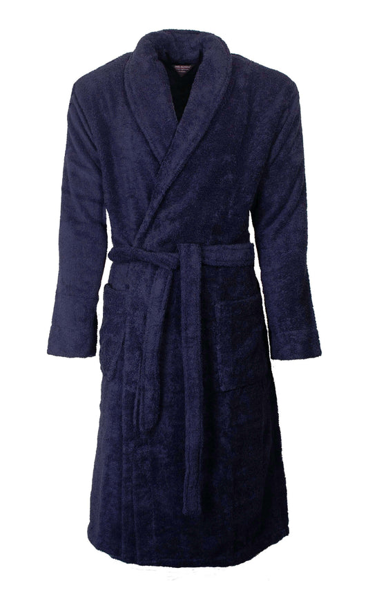 Donkerblauwe badstof badjas voorraag, lange mouwen, opgestikte zakken en ceintuur. Totale lengte 120 cm.