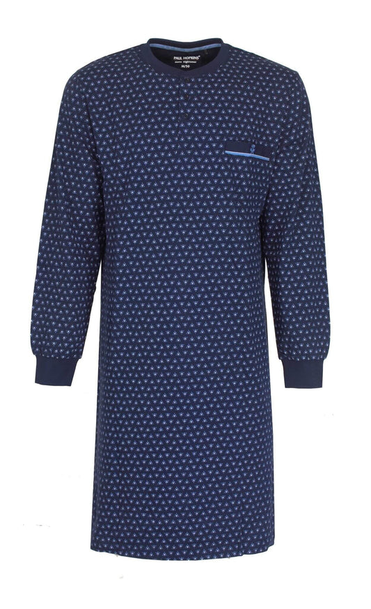 Donkerblauw nachthemd met lichtblauwe sterrenprint, lange mouwen en een borstzakje met contrasterende rand.