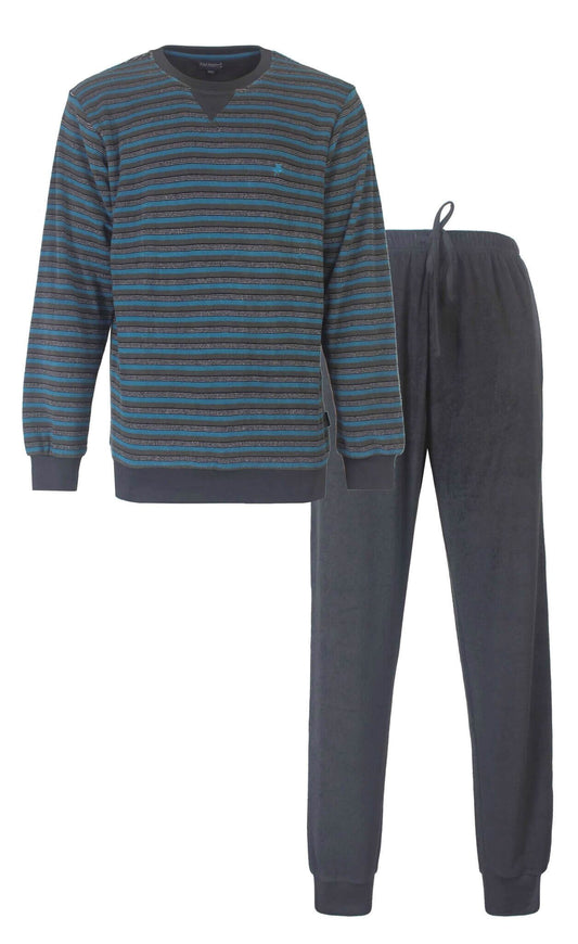 Grijze gestreepte badstof pyjama met lange mouwen en broek. Blauwe en grijze strepen op de top.