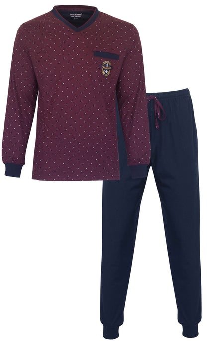 Bordeauxrode pyjama met witte stippen, V-hals en embleem. Donkerblauwe broek met trekkoord.