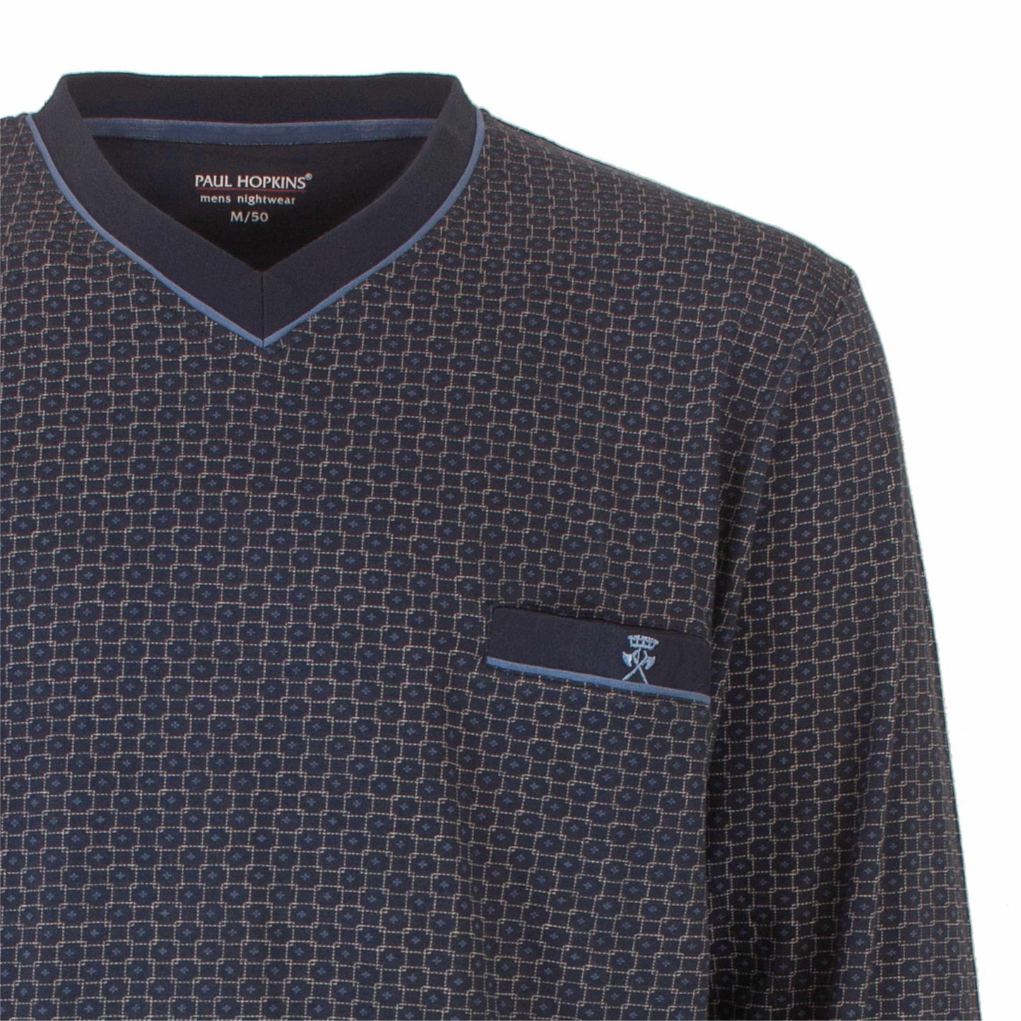 Donkerblauwe herenpyjama met fijn geprint ruitjespatroon, V-hals en borstzakje met logo