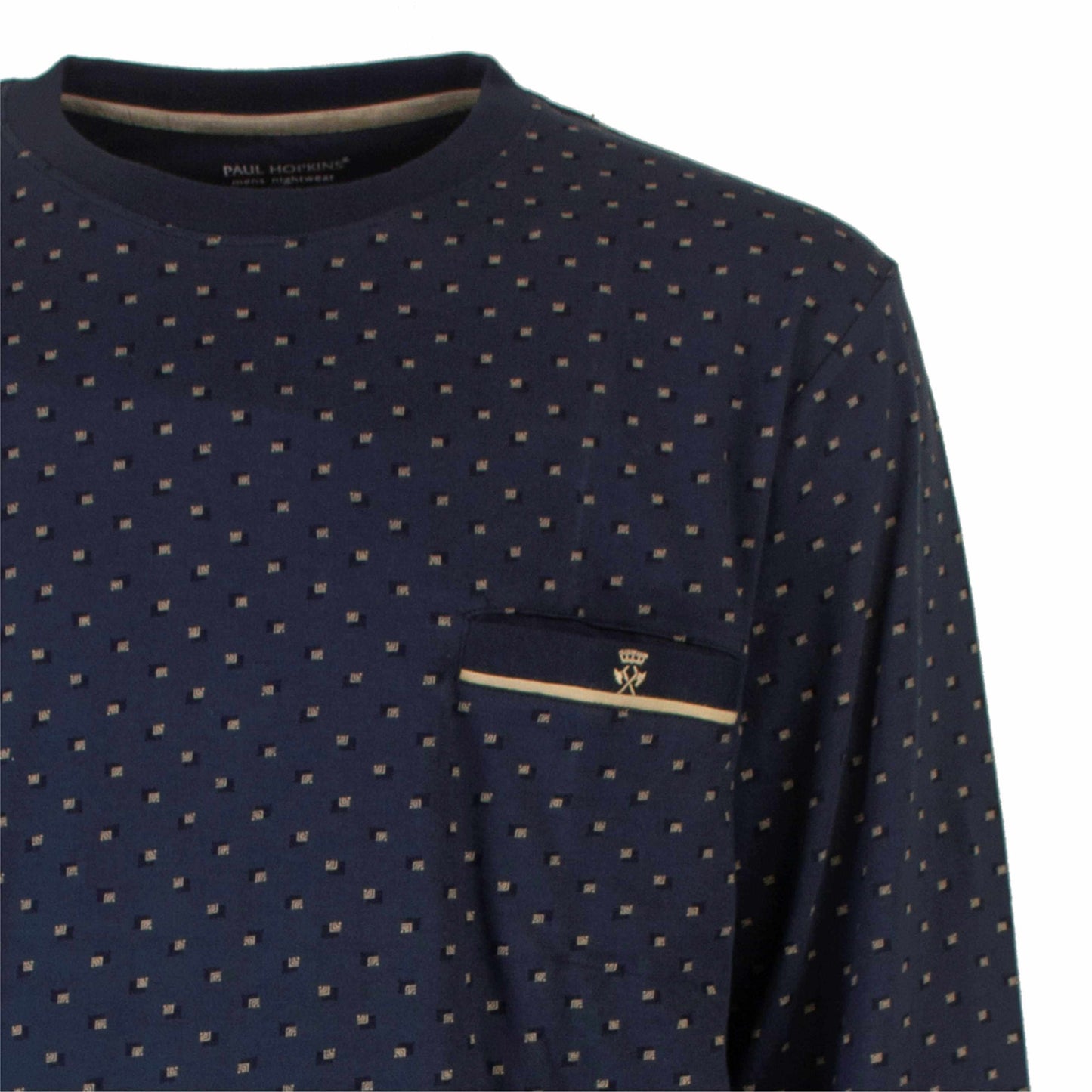 Donkerblauwe pyjama top met klein geprint dessin, ronde hals en borstzakje met logo