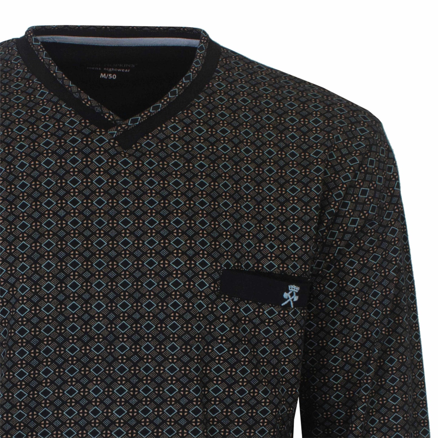 Donkerblauwe herenpyjama met geometrisch patroon, V-hals en borstzakje met klein logo.