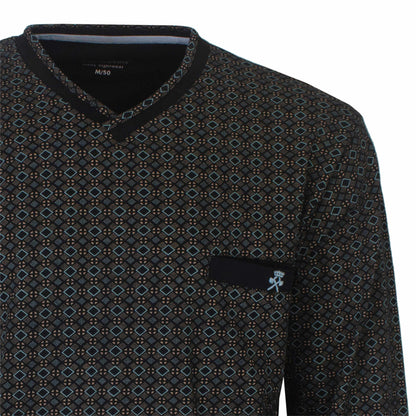 Donkerblauwe herenpyjama met geometrisch patroon, V-hals en borstzakje met klein logo.