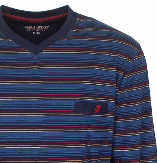 Gestreepte pyjama top in navy blauw met rode en witte strepen, V-hals en klein logo op de borst
