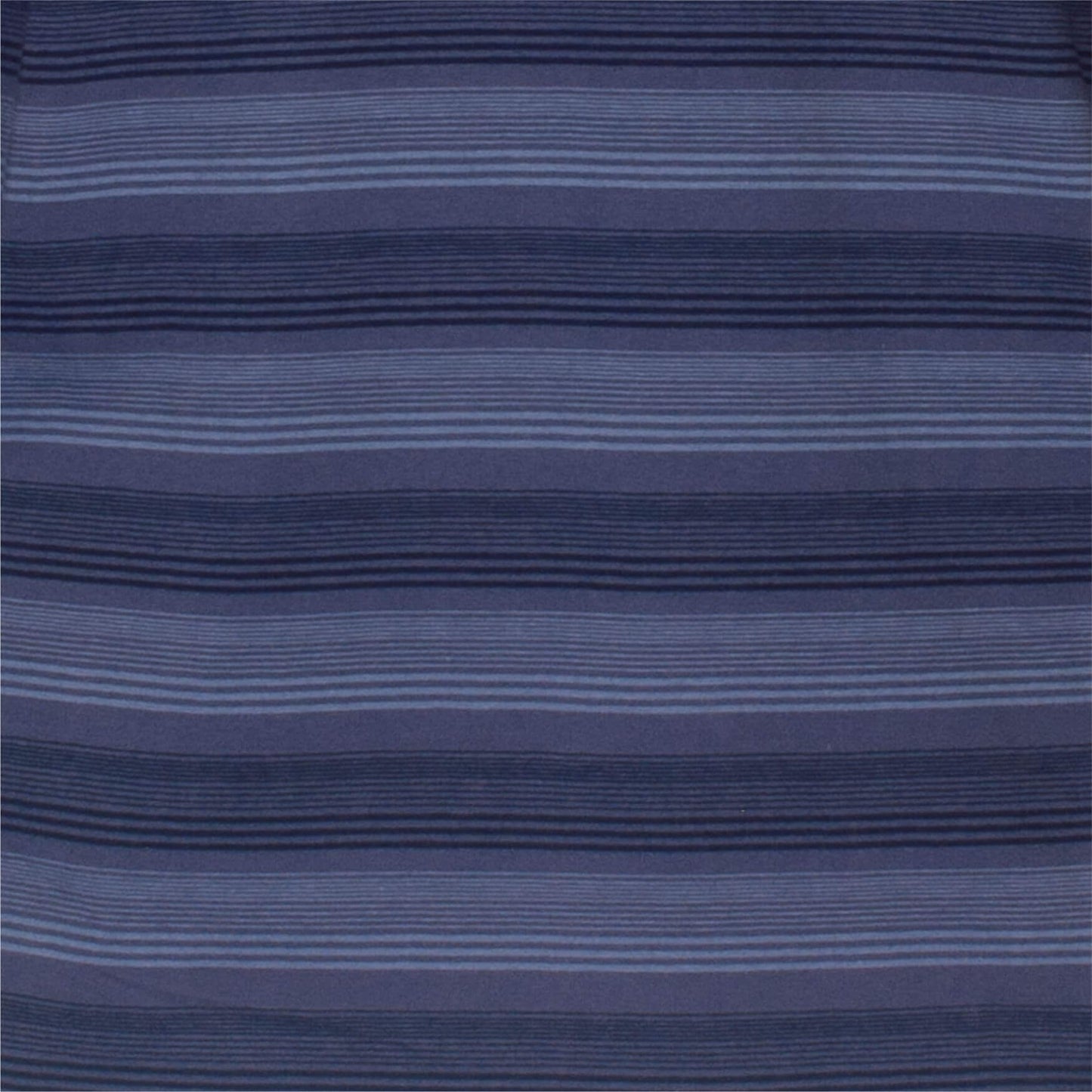 Gestreept patroon in verschillende tinten marineblauw, variërend van licht tot donker, in horizontale lijnen.