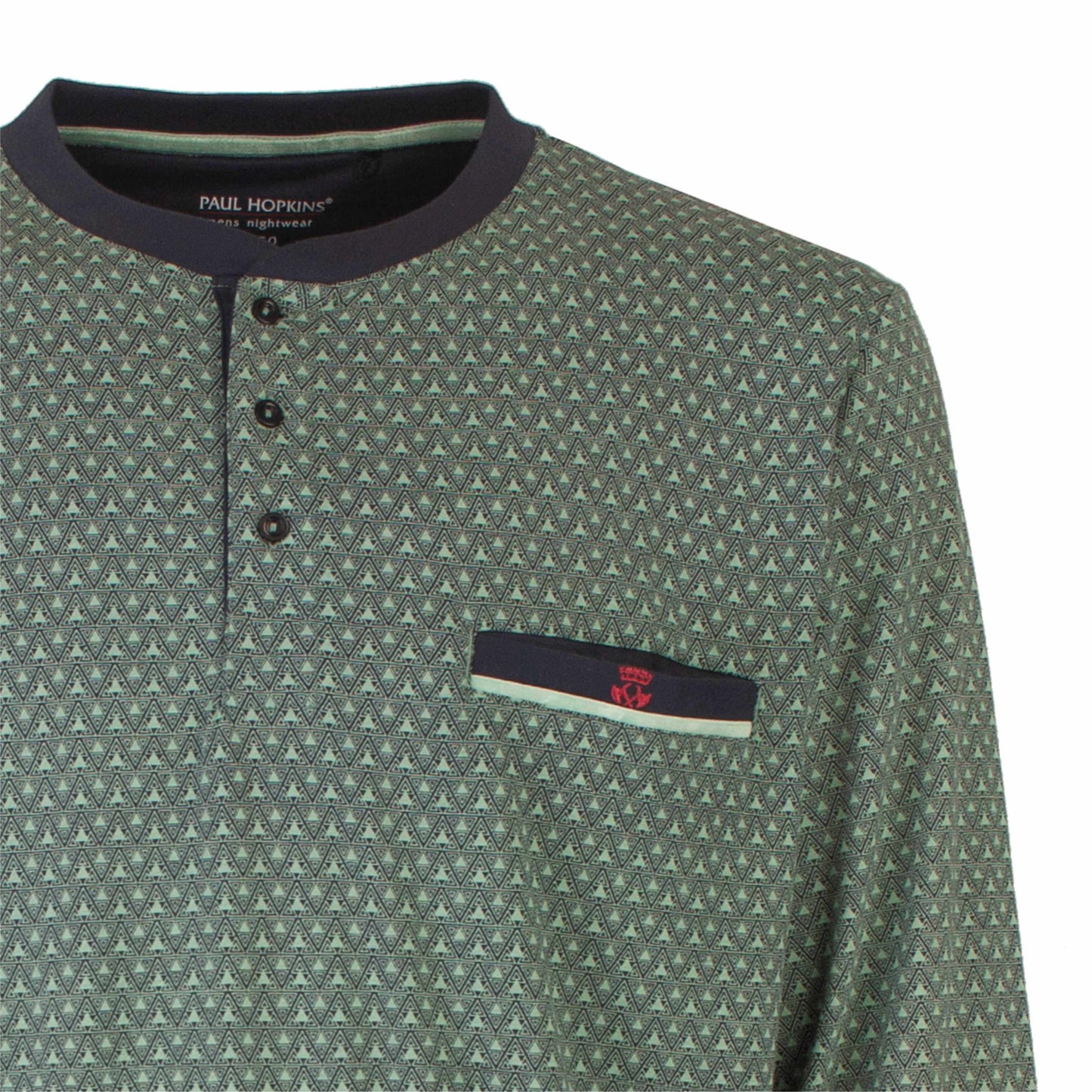 Groene pyjama top met geometrisch patroon, donkere kraag en knopen, Paul Hopkins logo op borstzak