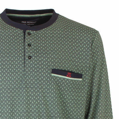 Groene pyjama top met geometrisch patroon, donkere kraag en knopen, Paul Hopkins logo op borstzak