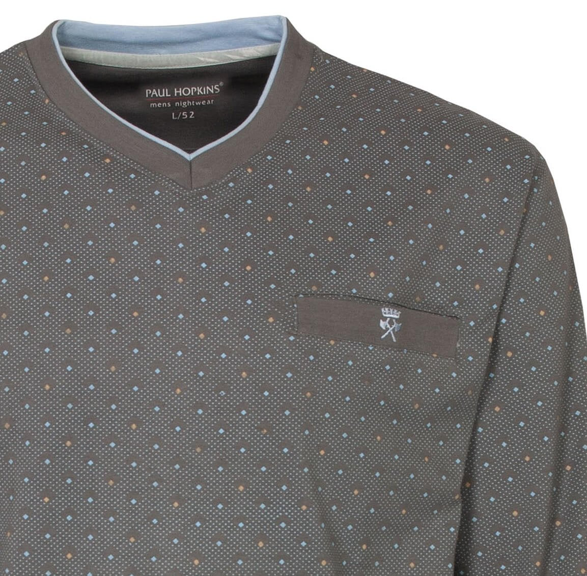 Grijze heren pyjama met V-hals en subtiel stippenpatroon in lichtblauw en beige, met borstzakje en logo