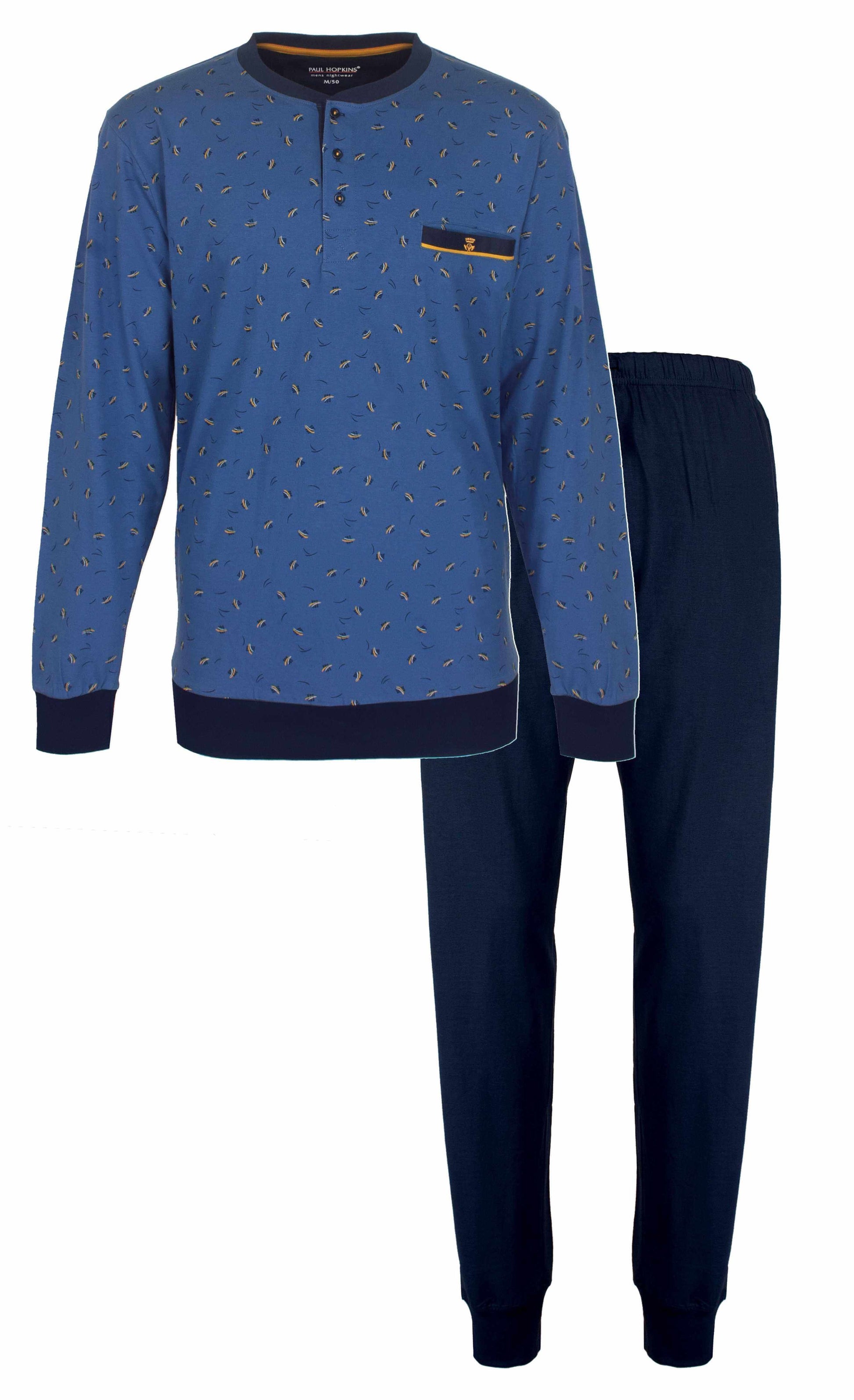 Lichtblauwe heren pyjama met kleine print, lange mouwen en donkerblauwe broek van Paul Hopkins