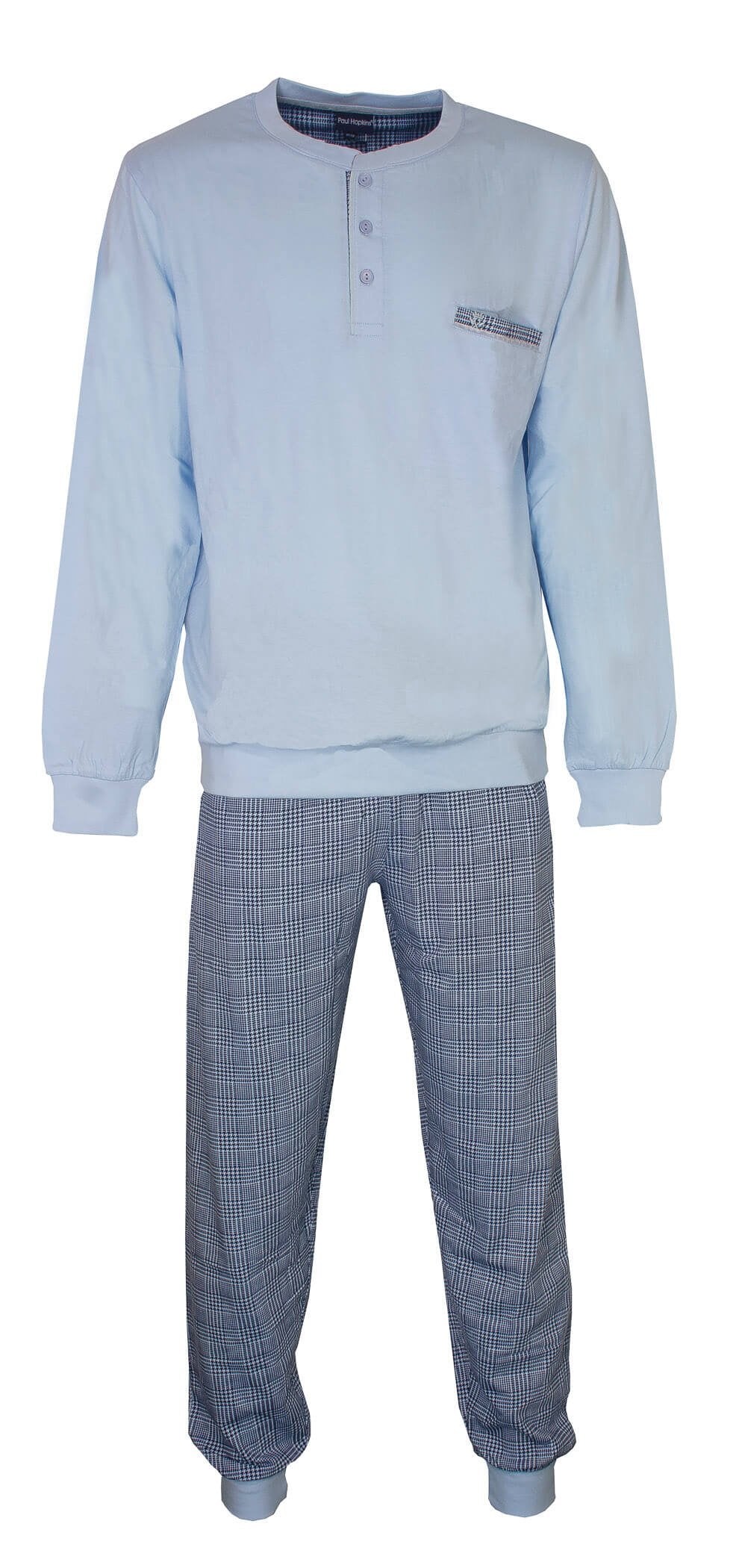 Lichtblauwe heren pyjama set met effen shirt en geruite broek, beide gemaakt van 100% gekamde katoen.