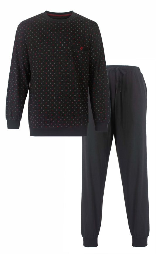 Donkergrijze herenpyjama met lange mouwen en broek. Trui heeft een wybertjes-rood en grijs patroon.