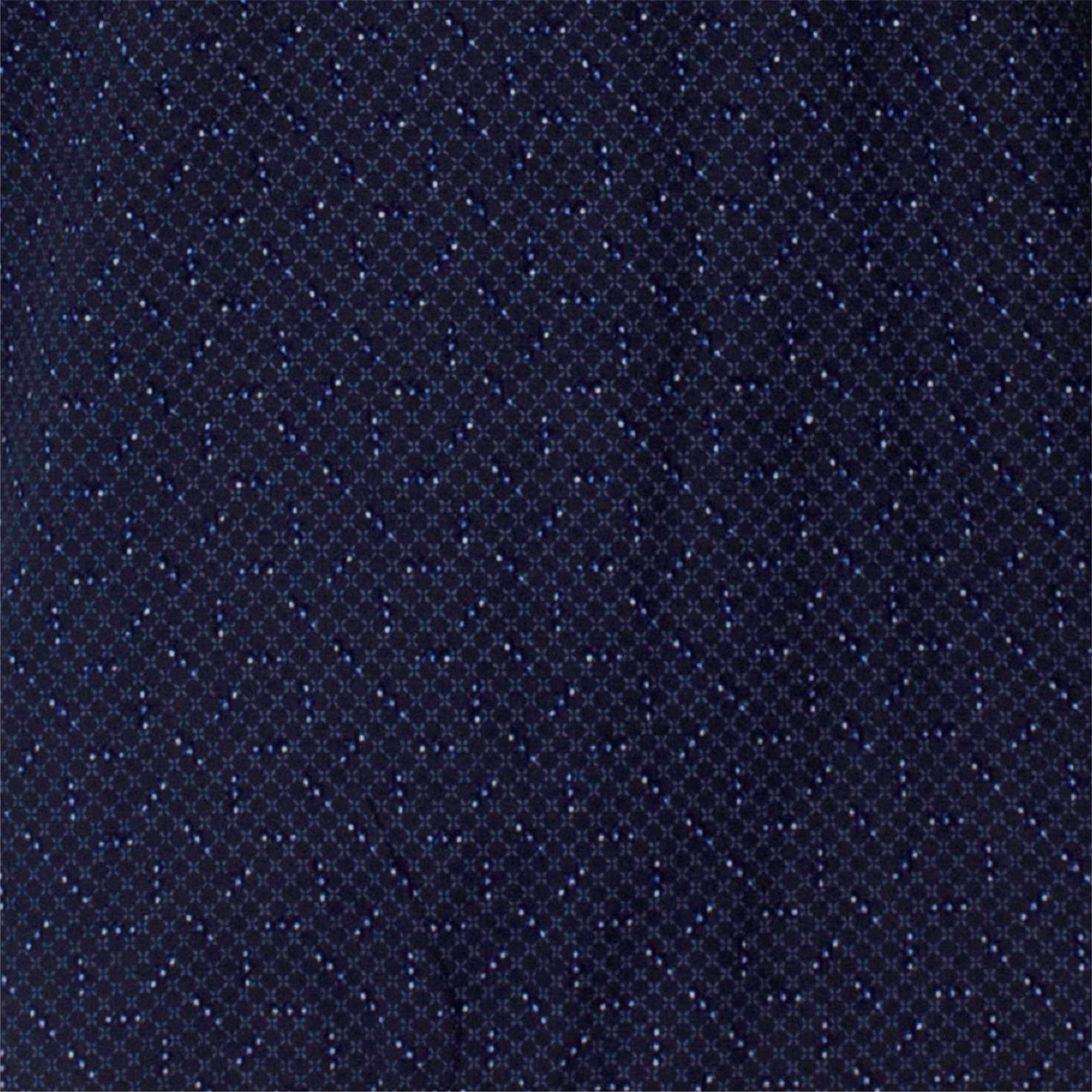 Donkerblauwe stof met subtiel geprint patroon van kleine stippen en geometrische vormen voor heren shortama