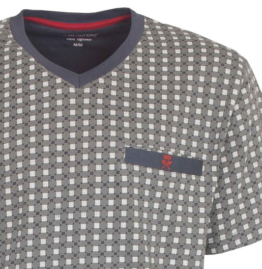 Blauwe geruite pyjama top met V-hals, korte mouwen en borstvakje. Paul Hopkins logo zichtbaar.