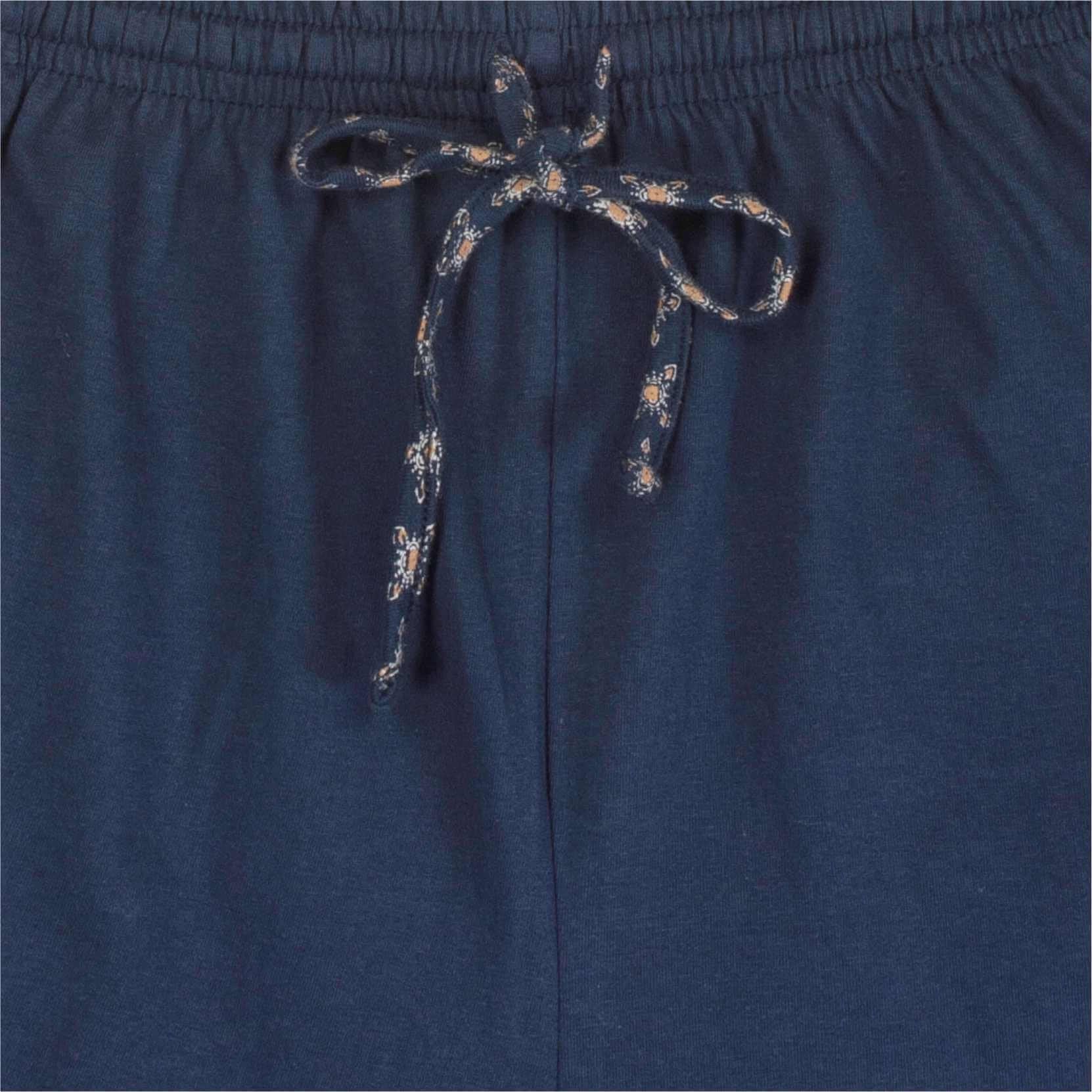 Close-up van een blauwe shortama met geprint koord. De stof heeft een subtiel geprint dessin.