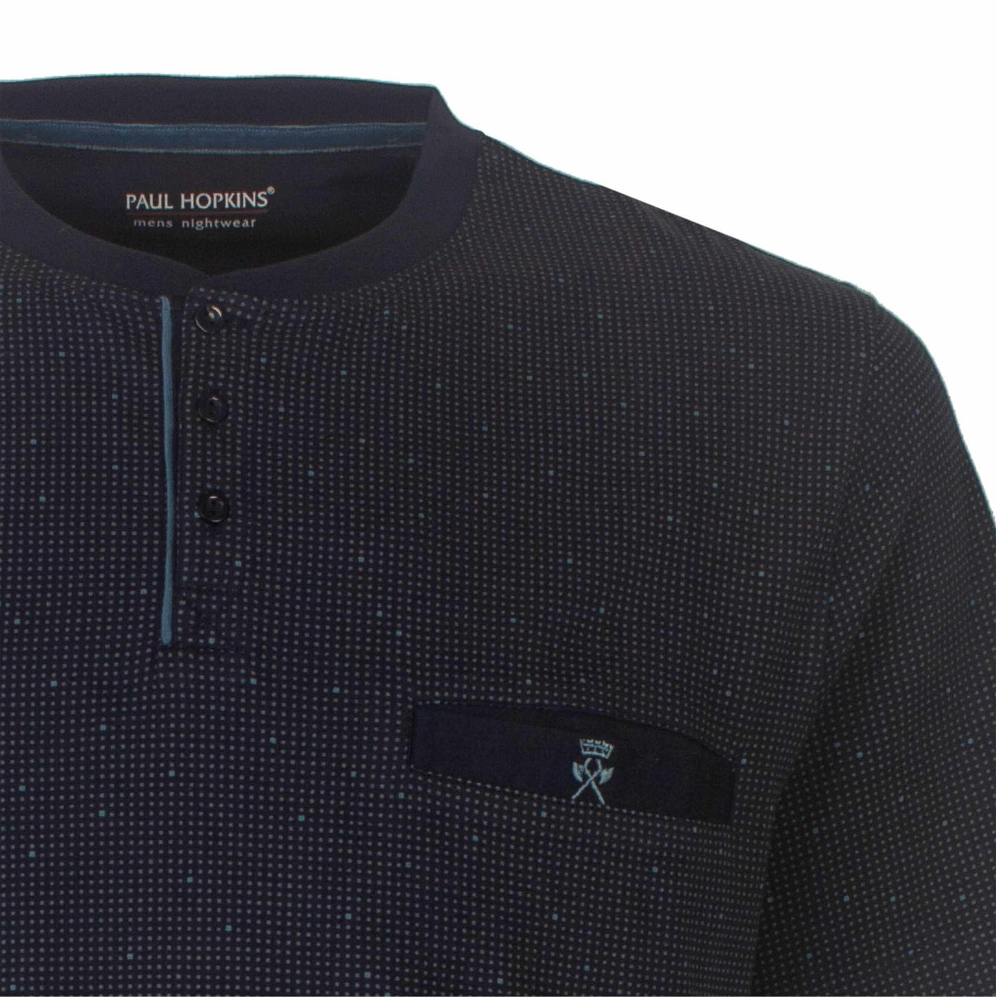 Donkerblauwe heren shortama van Paul Hopkins met geprint dessin en polo sluiting, close-up van de bovenkant.