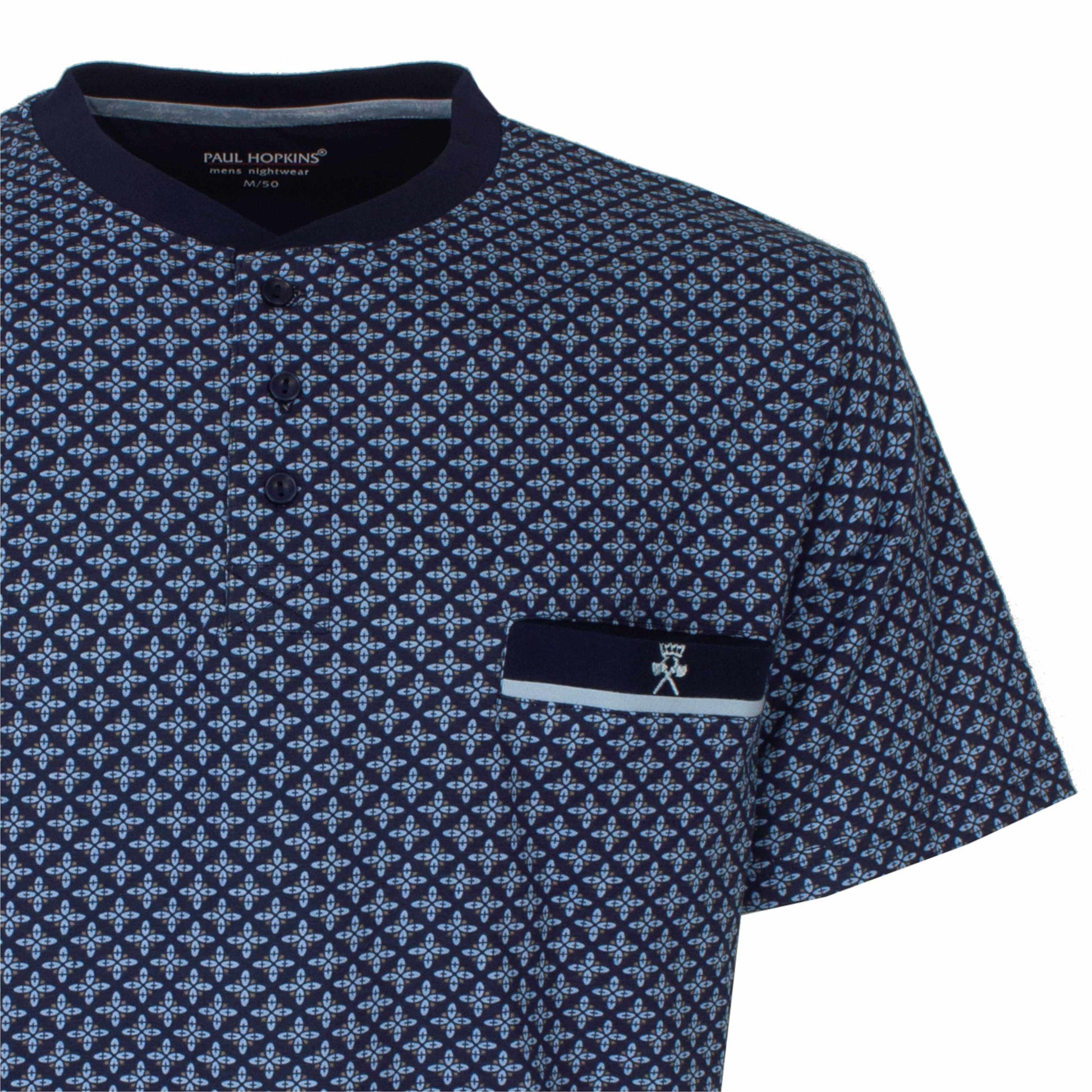 Donkerblauwe heren shortama met lichtblauw patroon, polo sluiting en borstzakje met Paul Hopkins logo