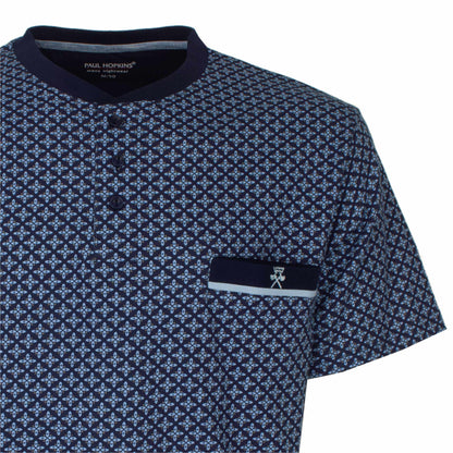 Donkerblauwe heren shortama met lichtblauw patroon, polo sluiting en borstzakje met Paul Hopkins logo
