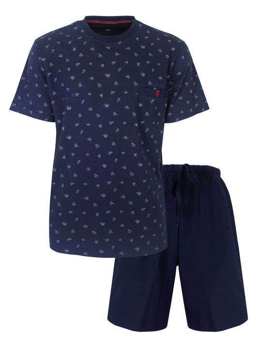Blauwe heren shortama met rond geprinte motief en effen korte broek. T-shirt heeft korte mouwen en borstzakje.