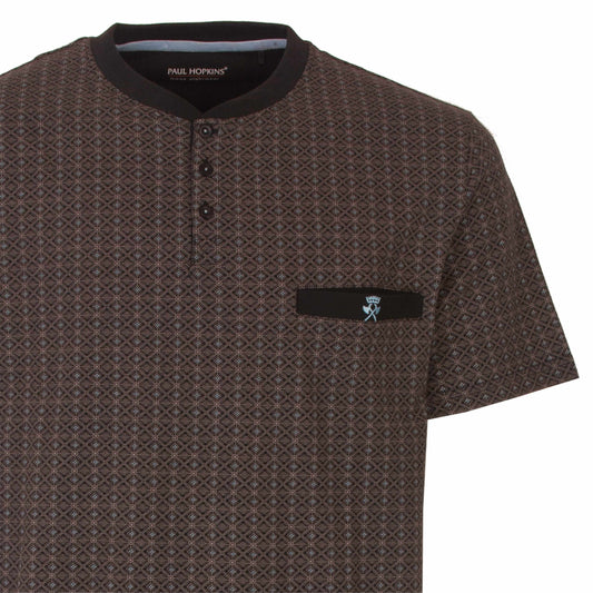 Grijze heren shortama met all-over geprint dessin, ronde hals met knoopsluiting en borstzakje met logo