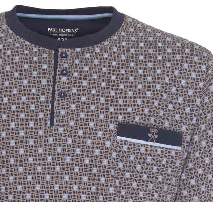 Khaki shortama van Paul Hopkins met geometrisch patroon, donkere kraag en knoopsluiting, gemaakt van 100% katoen.