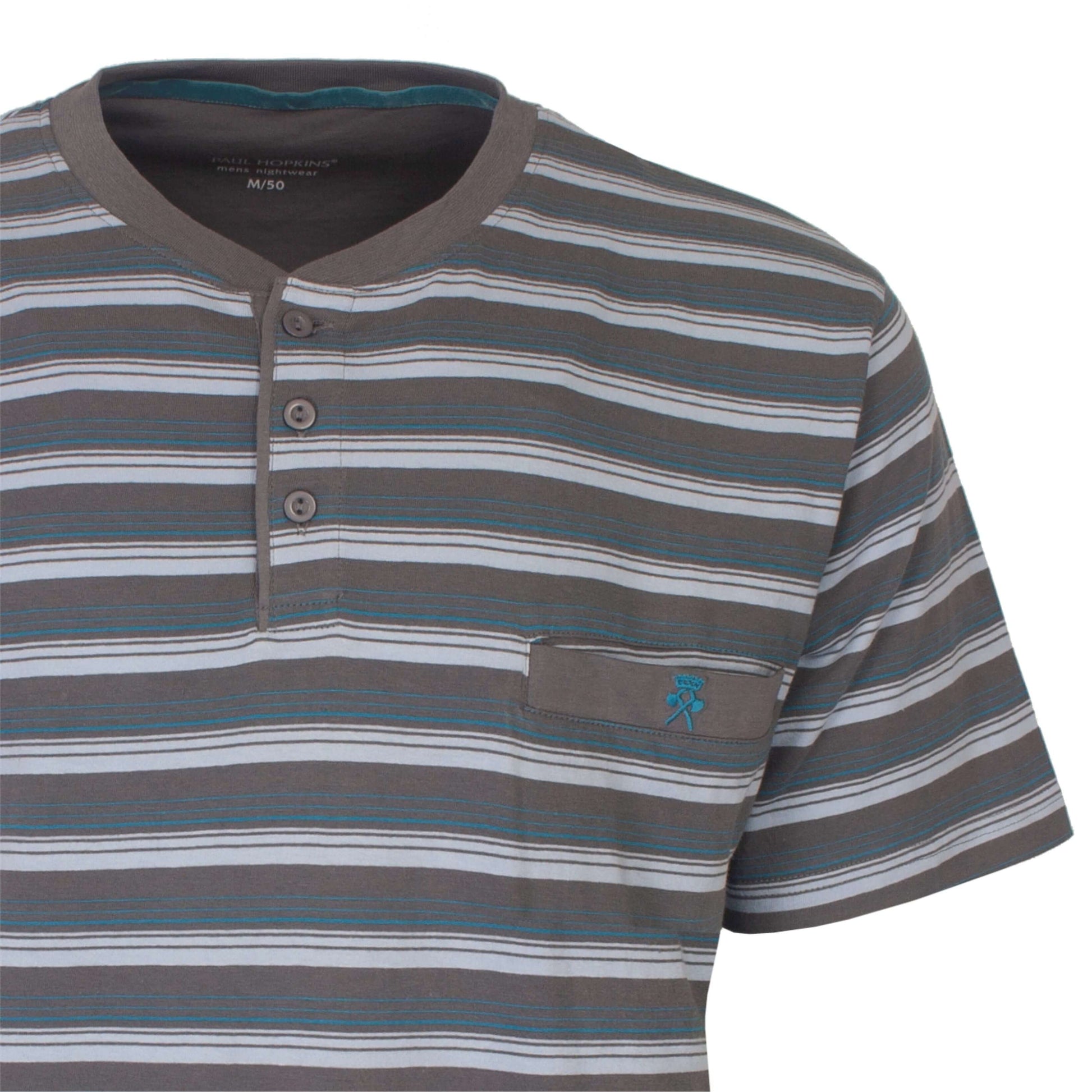 Gestreepte heren T-shirt met korte mouwen en polo sluiting in grijze en lichtblauwe tinten, met borstzakje