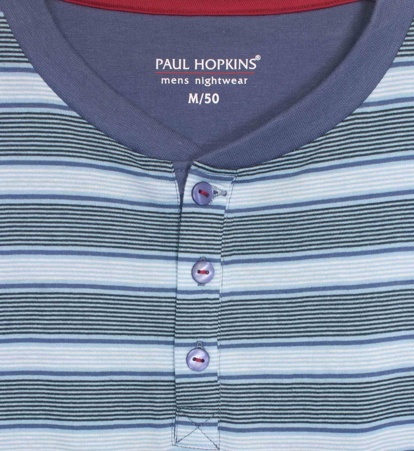 Gestreepte blauwe heren pyjama top van Paul Hopkins met knopen en logo. Korte mouwen en ronde hals.