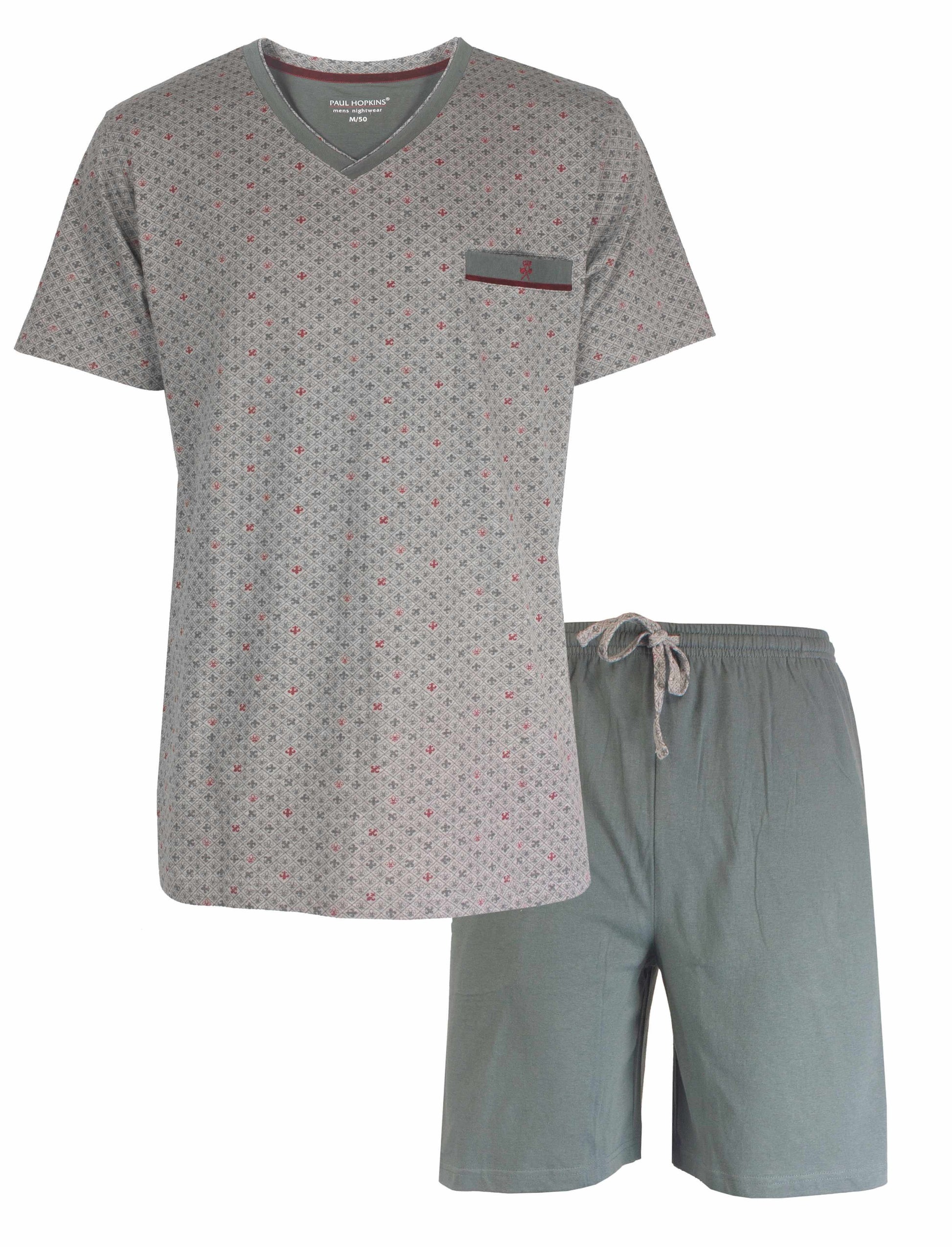 Grijze heren pyjama set met geometrisch patroon op shirt en effen korte broek, V-hals en borstzakje