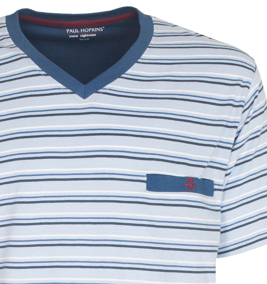 Lichtblauwe gestreepte Paul Hopkins heren pyjama top met V-hals en korte mouwen, klein logo op borstzak