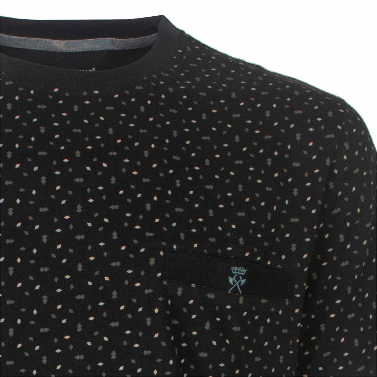 Zwarte heren shortama met fijn geprint patroon van kleine geometrische vormen in lichte kleuren en een borstzakje